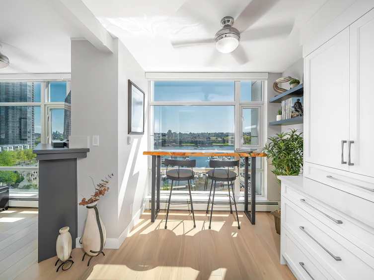 902-1199 Marinaside Crescent, Vancouver, BC, V6Z 2Y2 - 5