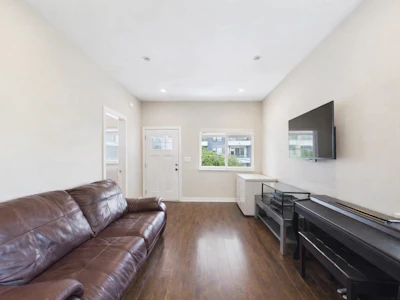 1011 Auckland Street - 4