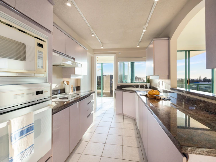 12C-338 Taylor Way, West Vancouver, BC, V7T 2Y1 - 9
