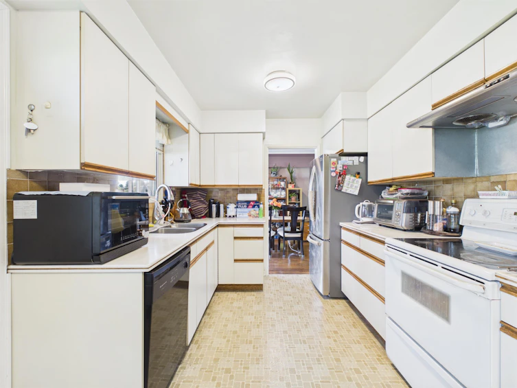 2336 Kensington Avenue, Burnaby, BC, V5B 4E2 - 9