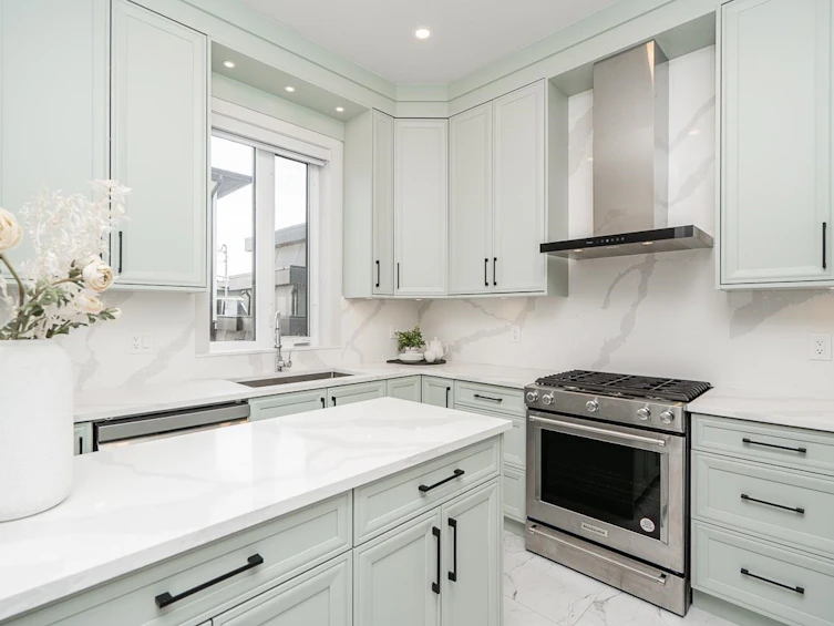 48 E 57th Avenue, Vancouver, BC, V5X 1S4 - 8