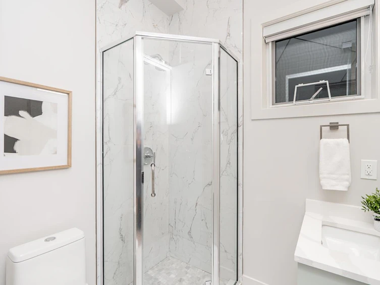 48 E 57th Avenue, Vancouver, BC, V5X 1S4 - 12