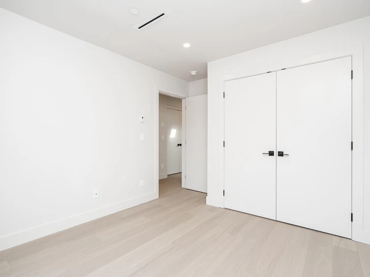 48 E 57th Avenue, Vancouver, BC, V5X 1S4 - 24