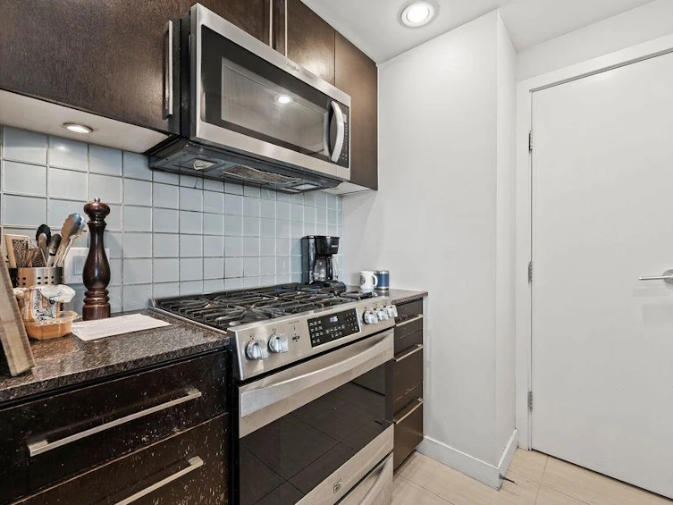 806-633 Kinghorne Mews, Vancouver, BC, V6Z 3H3 - 4