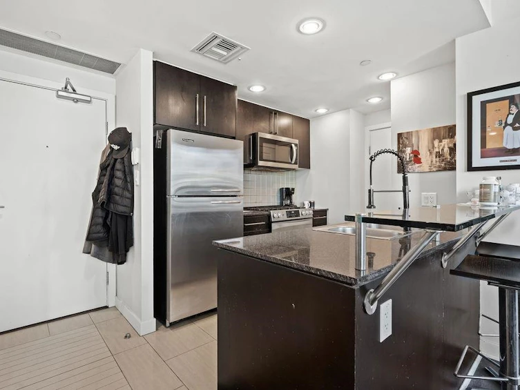 806-633 Kinghorne Mews, Vancouver, BC, V6Z 3H3 - 2