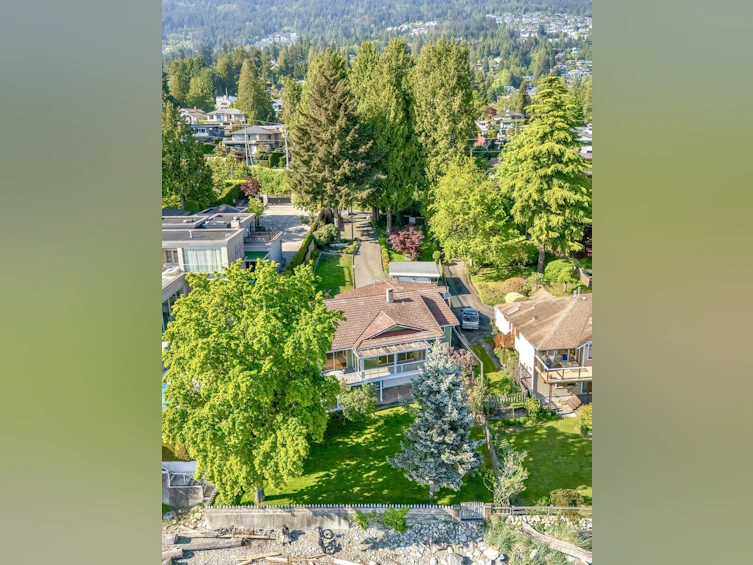 2560 Bellevue Avenue, West Vancouver, BC, V7V 1E4 - 26