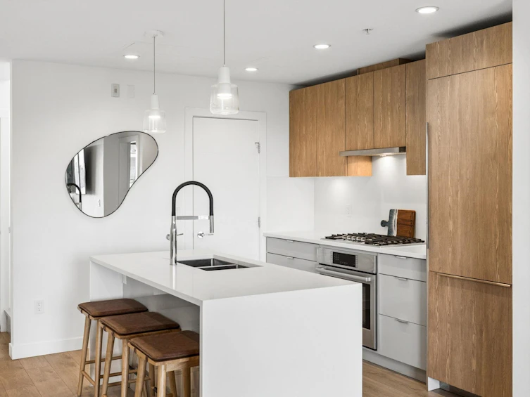 603-108 E 8th Street, North Vancouver, BC, V7L 0H1 - 5