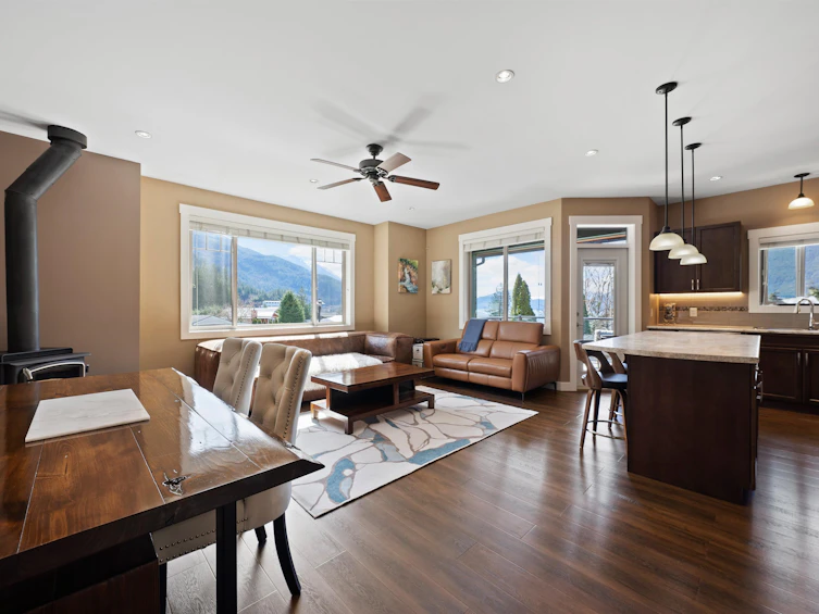 746 Upper Crescent, Squamish, BC, V8B 1J2 - 2