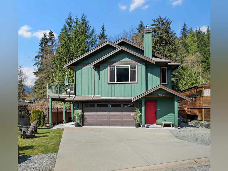 746 Upper Crescent, Squamish, BC, V8B 1J2