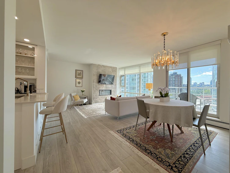 1008-198 Aquarius Mews, Vancouver, BC, V6Z 2Y4 - 3