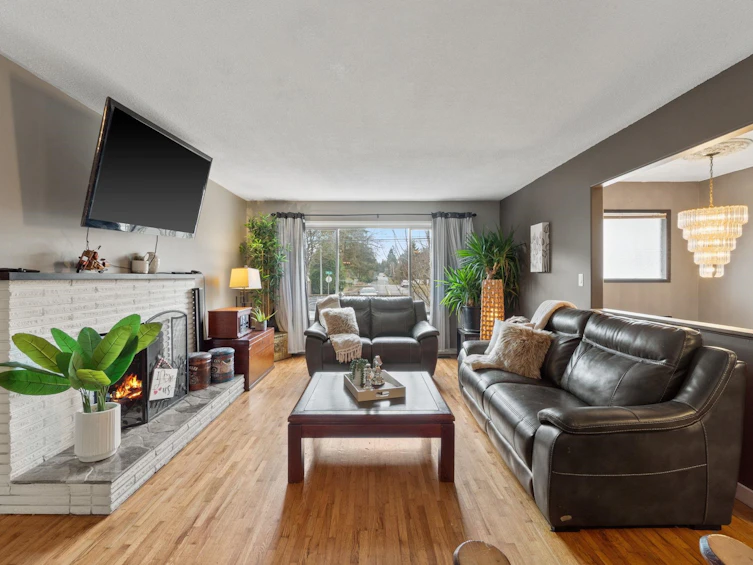 4900 200th Street, Langley, BC, V3A 1L5 - 5
