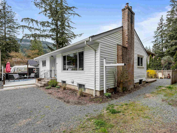 404 Birch Street, Cultus Lake, BC, V2R 4Z3 - 2