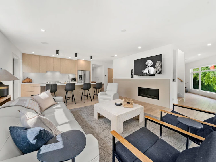 2025 Mackay Avenue, North Vancouver, BC, V7P 2M8 - 2