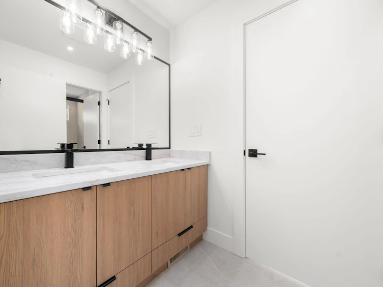 1511 Burrill Avenue, North Vancouver, BC, V7K 1L8 - 20