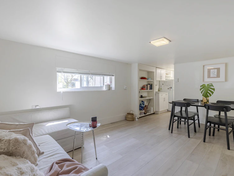 2325 W 8th Avenue, Vancouver, BC, V6K 2A8 - 22