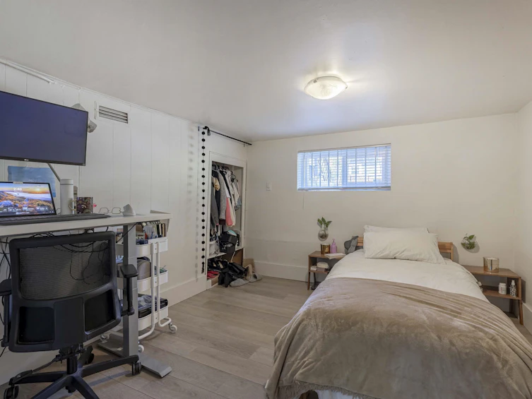 2325 W 8th Avenue, Vancouver, BC, V6K 2A8 - 26