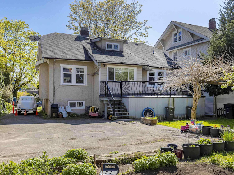 2325 W 8th Avenue, Vancouver, BC, V6K 2A8 - 6