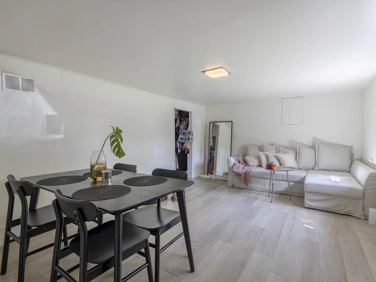 2325 W 8th Avenue, Vancouver, BC, V6K 2A8 - 20