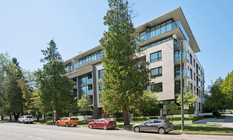 301-4427 Cambie Street