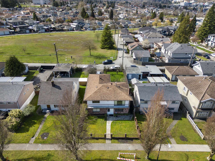3481 Dieppe Drive, Vancouver, BC, V5M 4C8 - 30