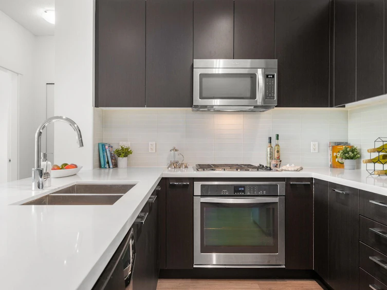 101-717 Chesterfield Avenue, North Vancouver, BC, V7M 3L8 - 6
