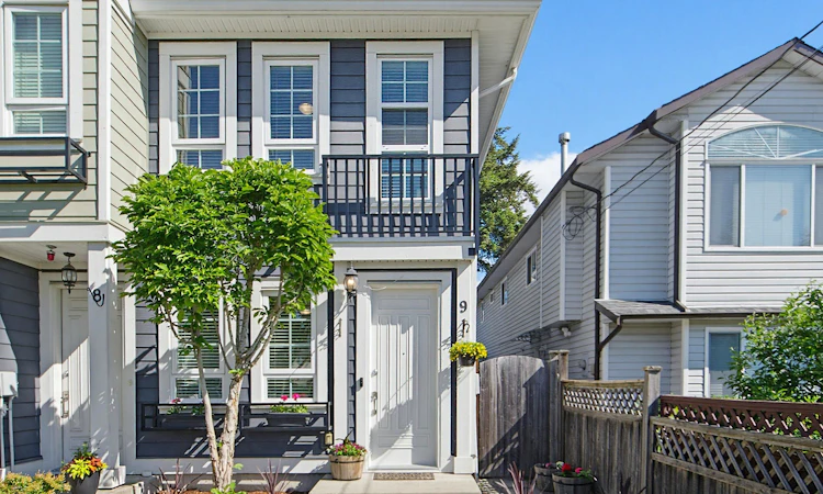9-1935 Manning Avenue