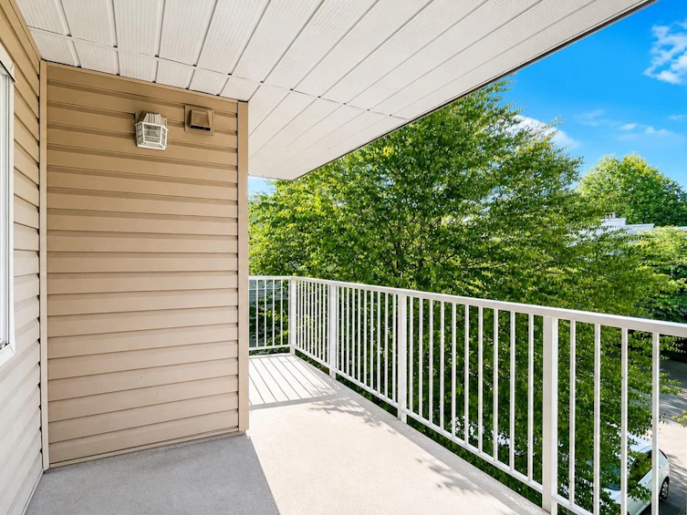 311-9948 151 Street, Surrey, BC, V3R 0V6 - 9