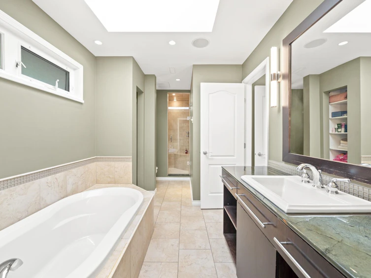 4792 Cedarcrest Avenue, North Vancouver, BC, V7R 3R3 - 19