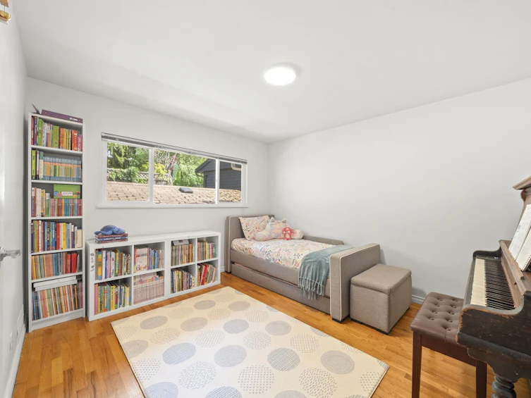 4792 Cedarcrest Avenue, North Vancouver, BC, V7R 3R3 - 10