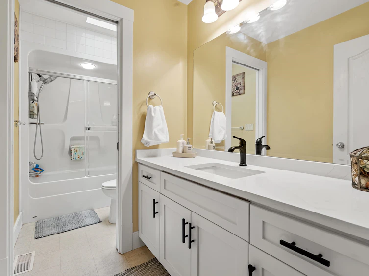 8525 Doerksen Drive, Mission, BC, V2V 7C4 - 22