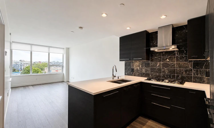 709-7488 Lansdowne Road