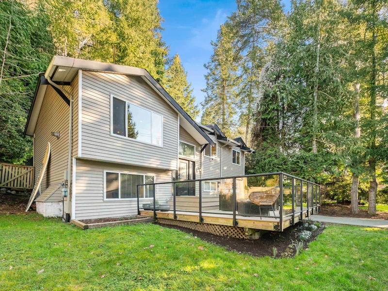 2722 Bayview Street, Surrey BC V4A 2Z4