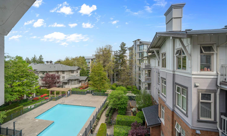 404-4883 Maclure Mews