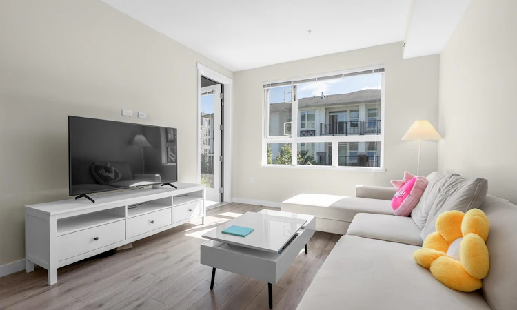 315-9233 Odlin Road