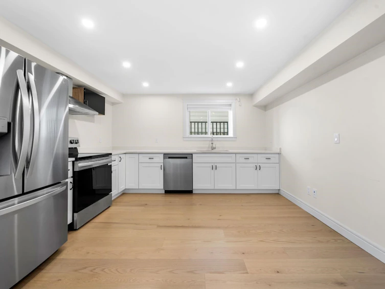 462 W 14th Street, North Vancouver, BC, V7M 1P7 - 35