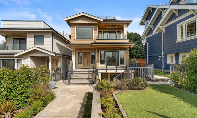462 W 14th Street