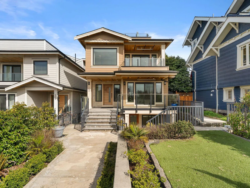462 W 14th Street, North Vancouver BC