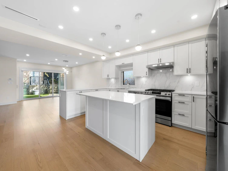 462 W 14th Street, North Vancouver, BC, V7M 1P7 - 9