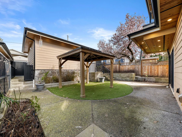462 W 14th Street, North Vancouver, BC, V7M 1P7 - 39
