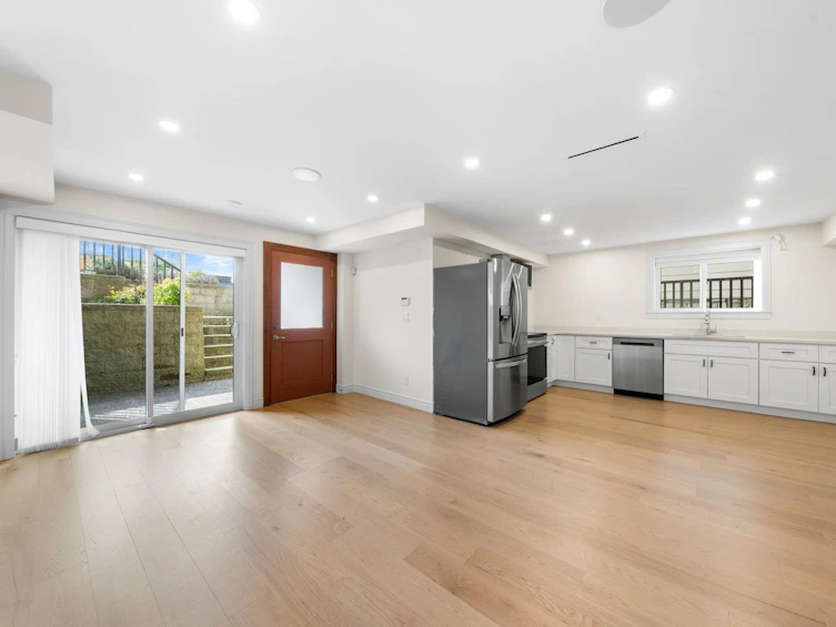 462 W 14th Street, North Vancouver, BC, V7M 1P7 - 34
