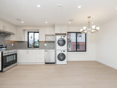 3-4875 Albert Street - 3
