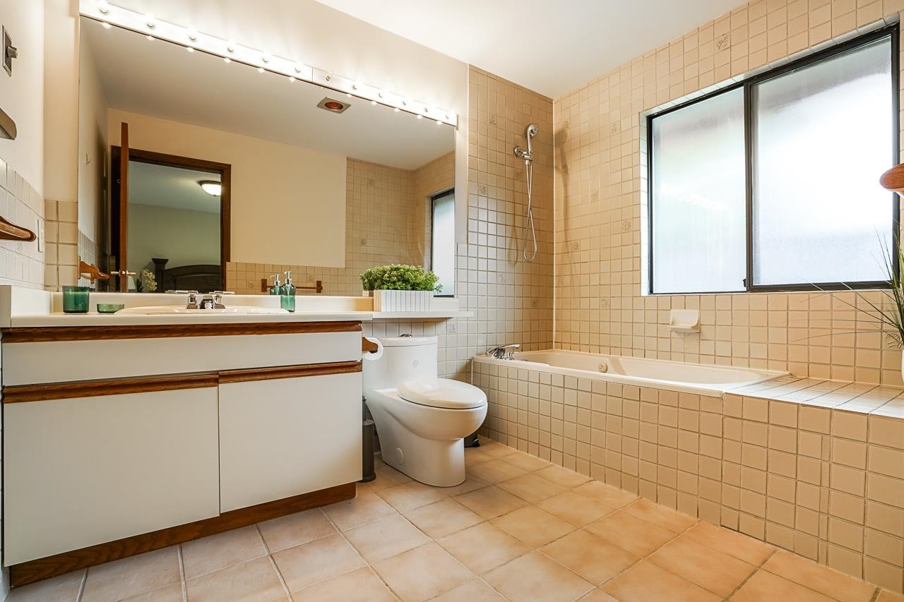 6379 Bruce Street, West Vancouver, BC, V5P 3K3 - 22