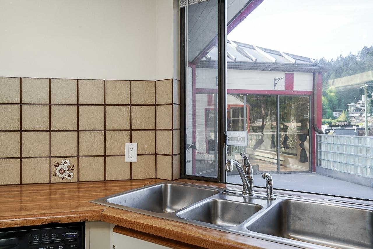 6379 Bruce Street, West Vancouver, BC, V5P 3K3 - 4