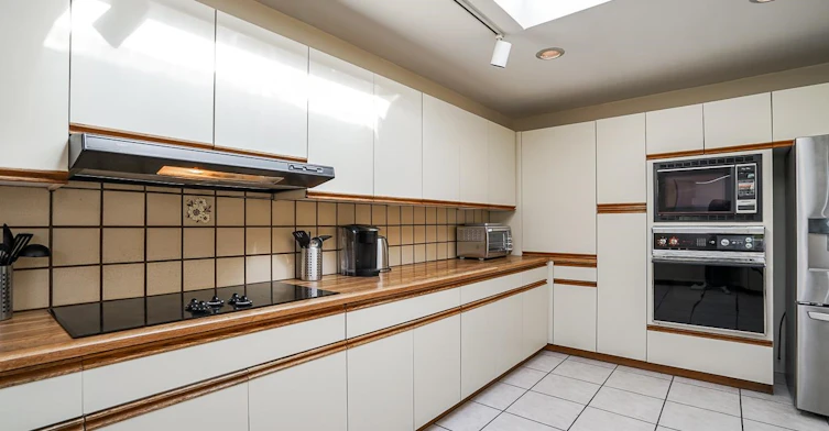 6379 Bruce Street, West Vancouver, BC, V5P 3K3 - 6