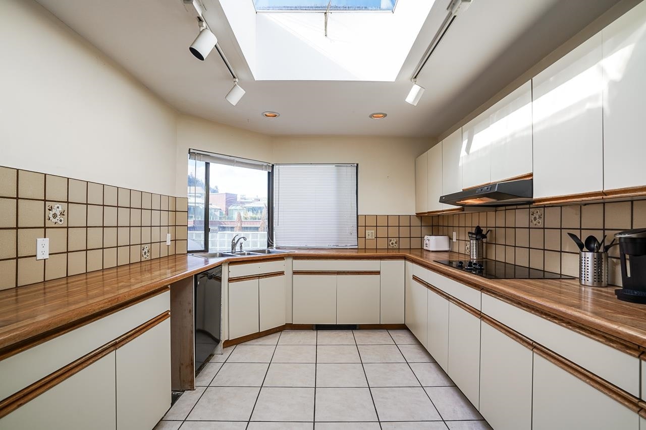 6379 Bruce Street, West Vancouver, BC, V5P 3K3 - 3