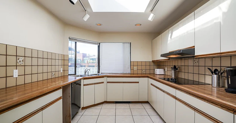 6379 Bruce Street, West Vancouver, BC, V5P 3K3 - 3