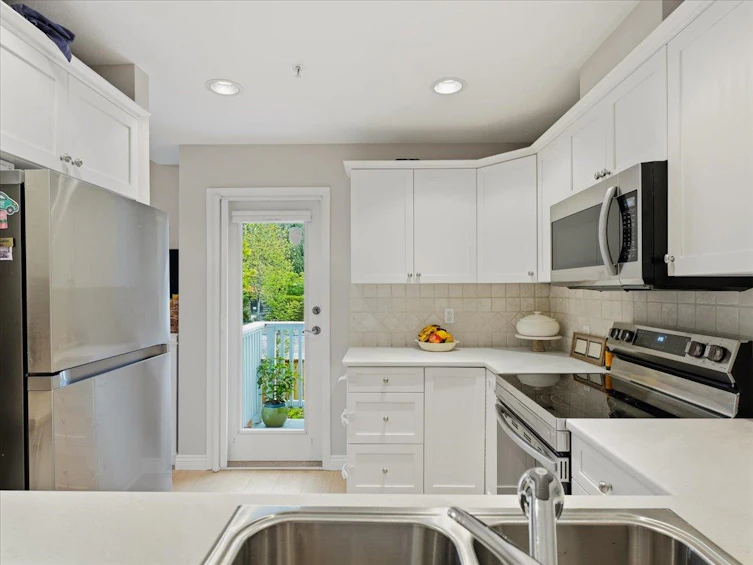 11-2688 Mountain Highway, North Vancouver, BC, V7J 2N5 - 9