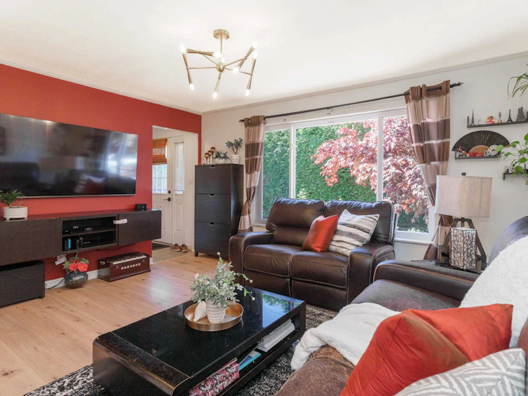 300 Tenth Avenue, New Westminster, BC, V3L 2B2 - 3