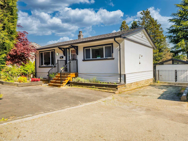 300 Tenth Avenue, New Westminster, BC, V3L 2B2