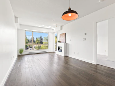 303-1330 Marine Drive - 5